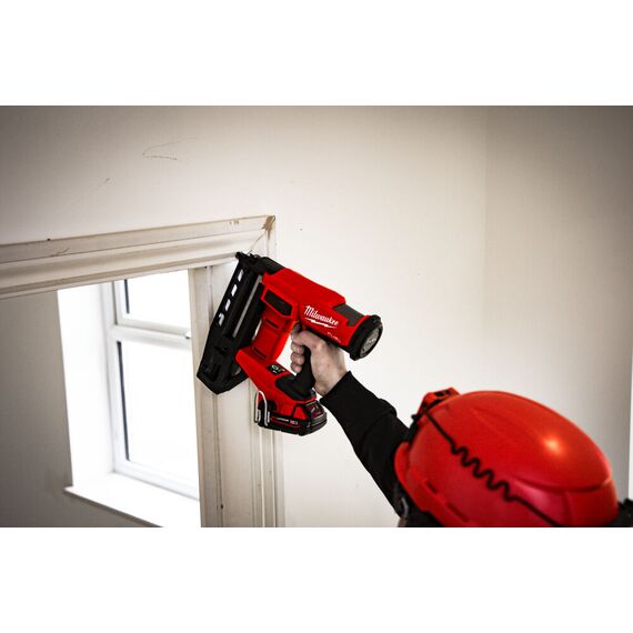 Аккумуляторный гвоздезабиватель Milwaukee M18 FN16GS-0X - 4933493353, внеший вид, изображение 6