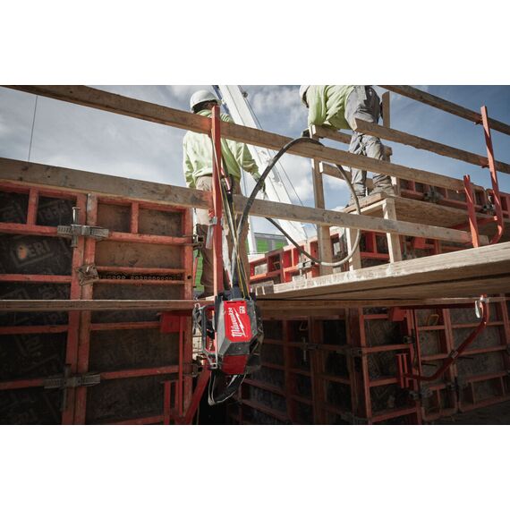 Аккумуляторный кейсовый вибратор для бетона Milwaukee MXF CVBC-0 - 4933479607, Модель: MXF CVBC-0, внеший вид, изображение 9