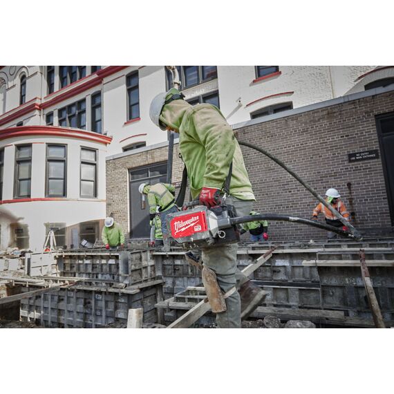 Аккумуляторный кейсовый вибратор для бетона Milwaukee MXF CVBC-602 - 4933479608, Модель: MXF CVBC-602, внеший вид, изображение 6