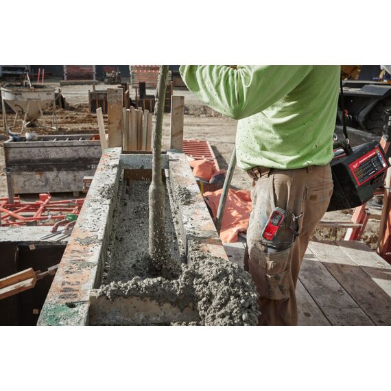 Аккумуляторный кейсовый вибратор для бетона Milwaukee MXF CVBC-602 - 4933479608, Модель: MXF CVBC-602, внеший вид, изображение 16