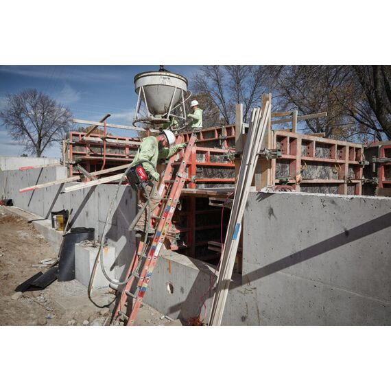 Аккумуляторный кейсовый вибратор для бетона Milwaukee MXF CVBC-602 - 4933479608, Модель: MXF CVBC-602, внеший вид, изображение 14