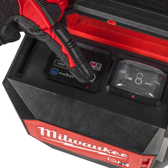 Аккумуляторный кейсовый вибратор для бетона Milwaukee MXF CVBC-602 - 4933479608, Модель: MXF CVBC-602, внеший вид, изображение 3