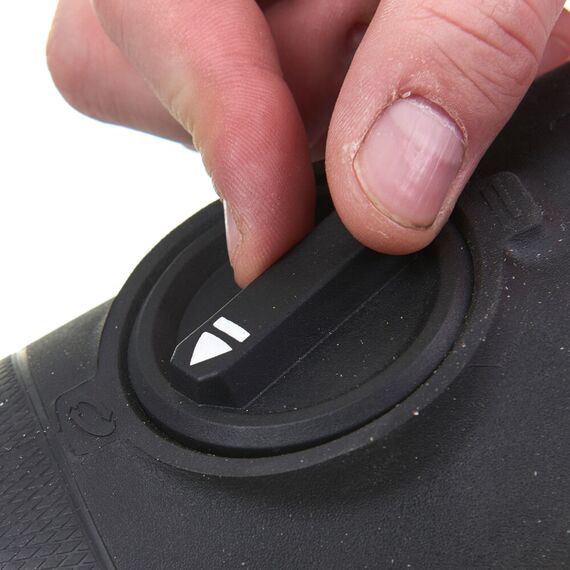 Аккумуляторная сабельная пила Milwaukee M18 FSX-801C - 4933499177, Модель: M18 FSX-801C, фото, изображение 4 Аккумуляторная сабельная пила Milwaukee M18 FSX-801C - 4933499177, Модель: M18 FSX-801C, внеший вид, изображение 4