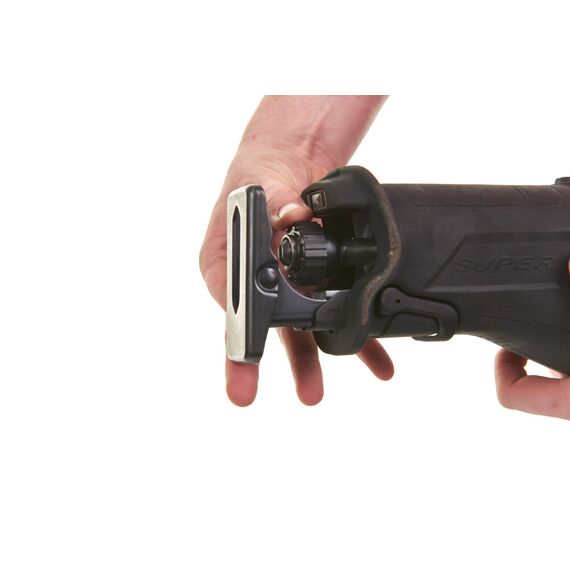 Аккумуляторная сабельная пила Milwaukee M18 FSX-801C - 4933499177, Модель: M18 FSX-801C, фото, изображение 6 Аккумуляторная сабельная пила Milwaukee M18 FSX-801C - 4933499177, Модель: M18 FSX-801C, внеший вид, изображение 6