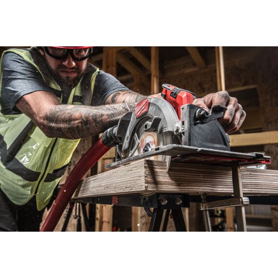 Аккумуляторная циркулярная пила по дереву и пластику Milwaukee M18 FCS66GR3-0 - 4933493491, Диаметр диска (мм): 190, Посадочный диаметр (мм): 30, Модель: M18 FCS66GR3-0, фото, изображение 5 Аккумуляторная циркулярная пила по дереву и пластику Milwaukee M18 FCS66GR3-0 - 4933493491, Диаметр диска (мм): 190, Посадочный диаметр (мм): 30, Модель: M18 FCS66GR3-0, внеший вид, изображение 5