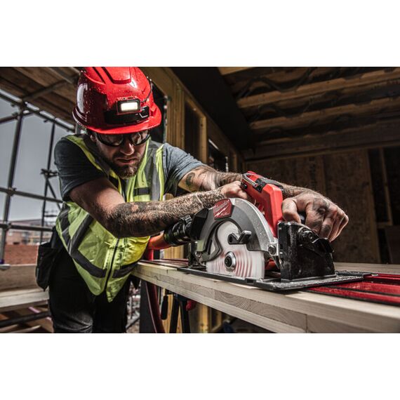 Аккумуляторная циркулярная пила по дереву и пластику Milwaukee M18 FCS66GR3-121C - 4933493492, Диаметр диска (мм): 190, Посадочный диаметр (мм): 30, Модель: M18 FCS66GR3-121C, фото, изображение 4 Аккумуляторная циркулярная пила по дереву и пластику Milwaukee M18 FCS66GR3-121C - 4933493492, Диаметр диска (мм): 190, Посадочный диаметр (мм): 30, Модель: M18 FCS66GR3-121C, внеший вид, изображение 4