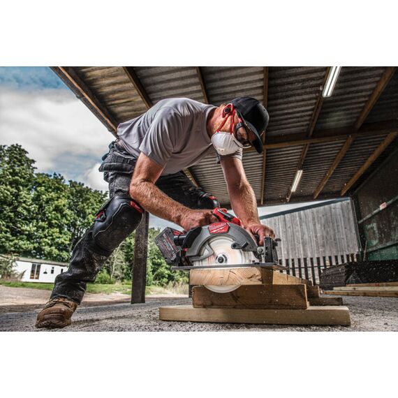 Аккумуляторная циркулярная пила по дереву и пластику Milwaukee M18 FCS66GR3-121C - 4933493492, Диаметр диска (мм): 190, Посадочный диаметр (мм): 30, Модель: M18 FCS66GR3-121C, фото, изображение 5 Аккумуляторная циркулярная пила по дереву и пластику Milwaukee M18 FCS66GR3-121C - 4933493492, Диаметр диска (мм): 190, Посадочный диаметр (мм): 30, Модель: M18 FCS66GR3-121C, внеший вид, изображение 5