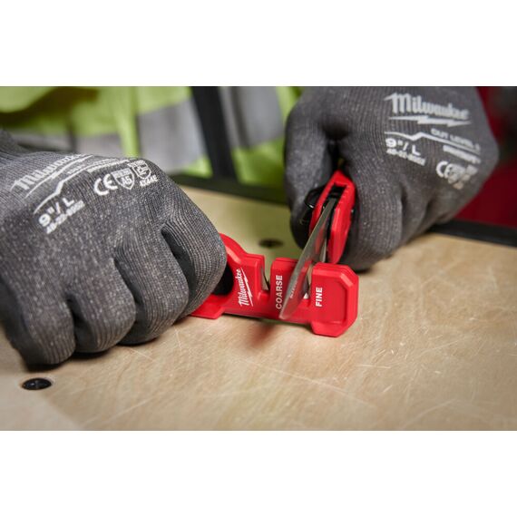 Точилка компактная для ножей Milwaukee COMPACT KNIFE SHARPENER - 4932478562, внеший вид, изображение 9