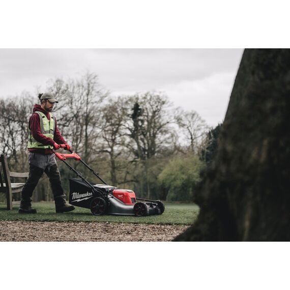 Аккумуляторная самоходная газонокосилка Milwaukee M18 F2LM53-122-II - 4933499213, Модель: M18 F2LM53-122-II, внеший вид, изображение 21