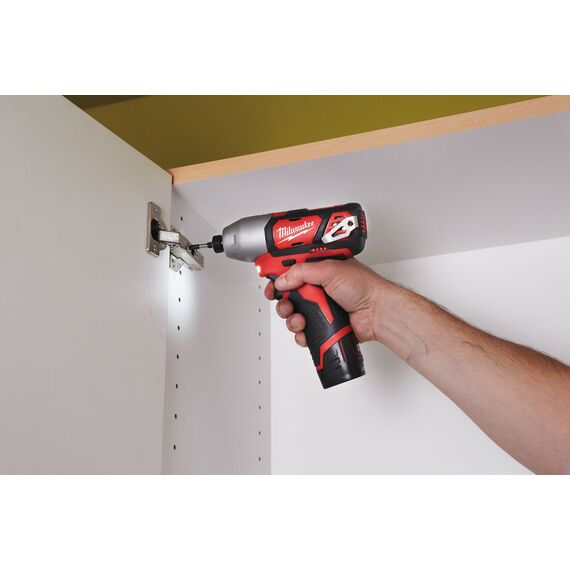 Аккумуляторный импульсный винтоверт Milwaukee M12 BID-202C - 4933443895, фото, изображение 2 Аккумуляторный импульсный винтоверт Milwaukee M12 BID-202C - 4933443895, внеший вид, изображение 2