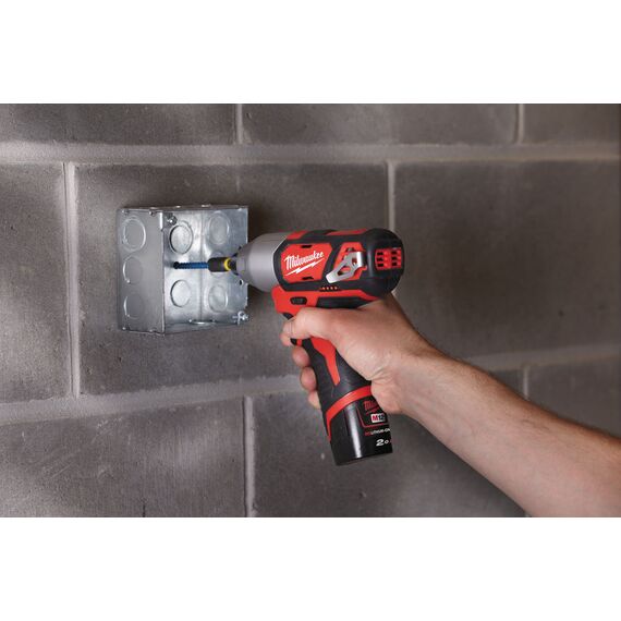 Аккумуляторный импульсный винтоверт Milwaukee M12 BID-202C - 4933443895, фото, изображение 5 Аккумуляторный импульсный винтоверт Milwaukee M12 BID-202C - 4933443895, внеший вид, изображение 5