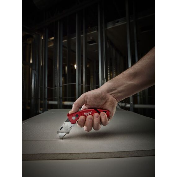 Многофункциональный складной нож со сменными лезвиями Milwaukee FASTBACK™ FLIP UTILITY KNIFE WITH BLADE STORAGE с отсеком для хранения лезвий - 48221903, внеший вид, изображение 3