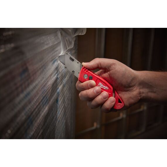 Многофункциональный складной нож со сменными лезвиями Milwaukee FASTBACK™ FLIP UTILITY KNIFE WITH BLADE STORAGE с отсеком для хранения лезвий - 48221903, внеший вид, изображение 4