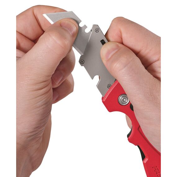 Многофункциональный складной нож со сменными лезвиями Milwaukee FASTBACK™ FLIP UTILITY KNIFE WITH BLADE STORAGE с отсеком для хранения лезвий - 48221903, внеший вид, изображение 8