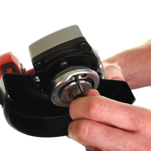 Аккумуляторная углошлифовальная машина Milwaukee HD28 AG115-32X - 4933432145, фото, изображение 4 Аккумуляторная углошлифовальная машина Milwaukee HD28 AG115-32X - 4933432145, внеший вид, изображение 4