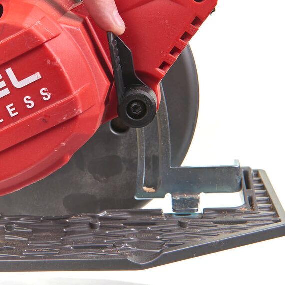 Аккумуляторная циркулярная пила по дереву и пластику Milwaukee M18 FCS66-0 - 4933464725, Модель: M18 FCS66-0, внеший вид, изображение 2