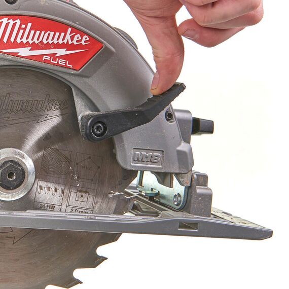 Аккумуляторная циркулярная пила по дереву и пластику Milwaukee M18 FCS66-0 - 4933471376, внеший вид, изображение 6