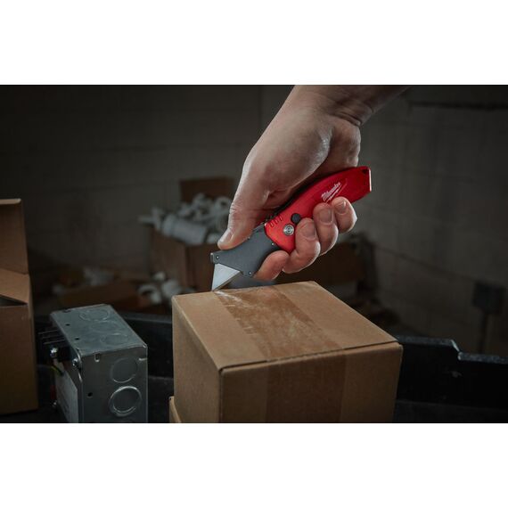 Компактный складной многофункциональный нож Milwaukee FASTBACK™ COMPACT FLIP UTILITY KNIFE - 48221906, внеший вид, изображение 2