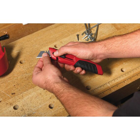 Выдвижной многофункциональный нож Milwaukee SLIDING UTILITY KNIFE с отсеком для хранения лезвий - 48221910, внеший вид, изображение 2