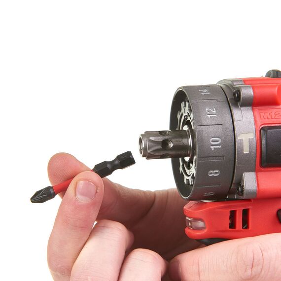 Аккумуляторная ударная дрель-шуруповерт со сменным патроном Milwaukee M12 FPDX-202X - 4933464136, Модель: M12 FPDX-202X, фото, изображение 6 Аккумуляторная ударная дрель-шуруповерт со сменным патроном Milwaukee M12 FPDX-202X - 4933464136, Модель: M12 FPDX-202X, внеший вид, изображение 6