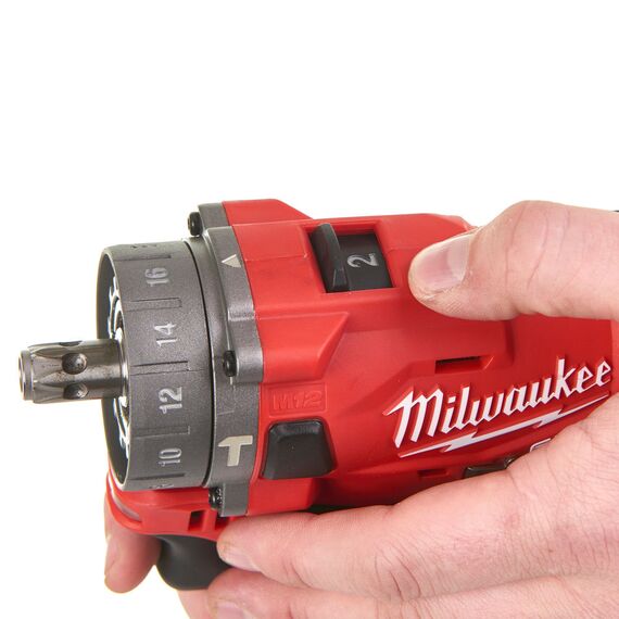 Аккумуляторная ударная дрель-шуруповерт со сменным патроном Milwaukee M12 FPDXKIT-202X - 4933464138, Модель: M12 FPDXKIT-202X, внеший вид, изображение 9